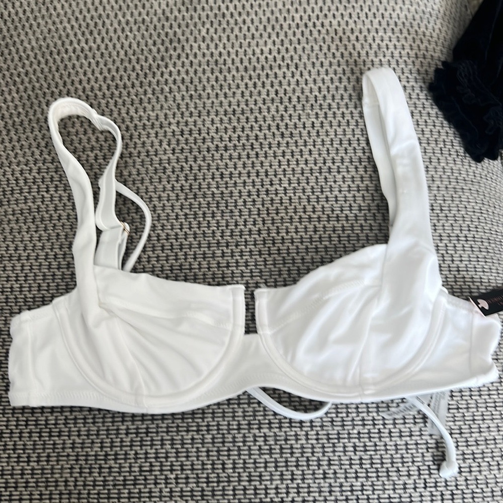 Victoria’s Secret White Bikini Top Size- Never Worn